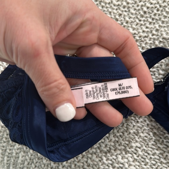 Victoria’s Secret - Daisy Lace Bralette - T Strap (Size Medium) - Picture 3 of 7